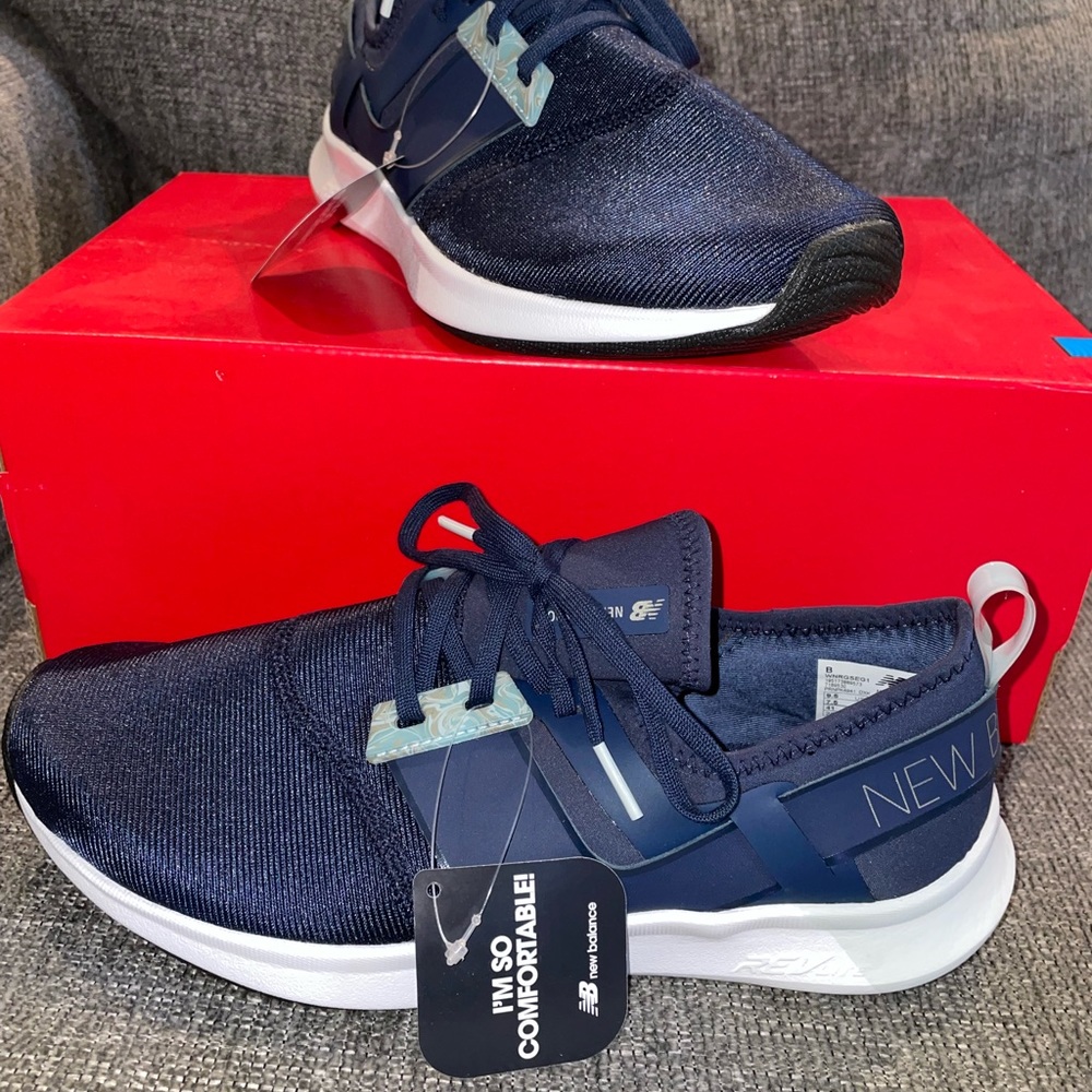 Women’s New Balance tennis shoes BRAND NEW W/TAGS!! Size 9.5 Navy Blue